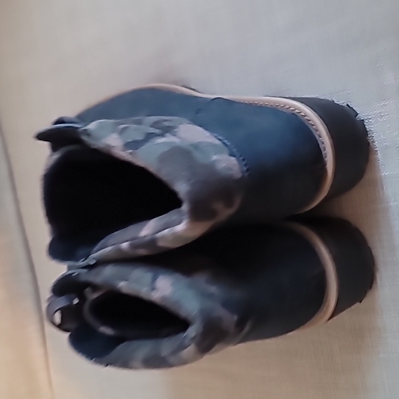 Boots - Picture 3 of 3